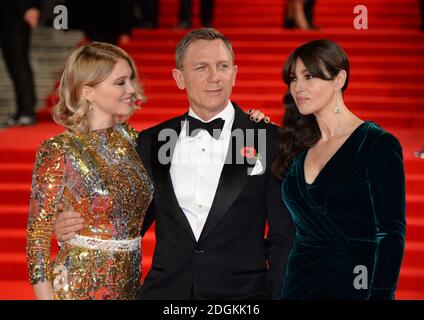 Lea Seydoux, Daniel Craig et Monica Bellucci assistent à la première mondiale de Specter, qui s'est tenue au Royal Albert Hall de Londres. Banque D'Images