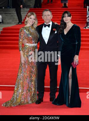 Lea Seydoux, Daniel Craig et Monica Bellucci assistent à la première mondiale de Specter, qui s'est tenue au Royal Albert Hall de Londres. Le crédit photo devrait se lire comme suit : Doug Peters/EMPICS Entertainment Banque D'Images