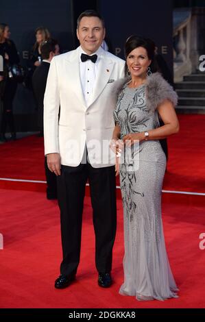 David Walliams et Susanna Reid assistent à la première mondiale de Specter, qui s'est tenue au Royal Albert Hall de Londres. Le crédit photo devrait se lire comme suit : Doug Peters/EMPICS Entertainment Banque D'Images