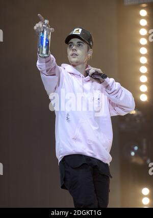 Justin Bieber se produit sur scène pendant le Jingle Bell ball 2015 de Capital FM qui s'est tenu à l'O2 Arena, Londres. Crédit photo devrait lire: Doug Peters EMPICS Entertainment Banque D'Images