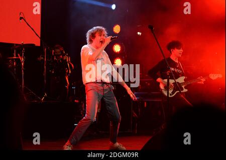 Le rat Boy se fait sur scène lors des NME Awards 2016 avec Austin, Texas, à l'O2 Brixton Academy, Londres. Banque D'Images