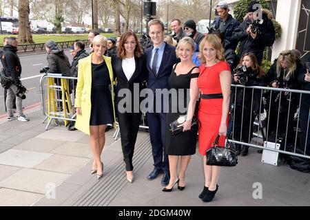 Louise Minchin, Carol Kirkwood, Dan Walker, Sally Nugent et Stephanie McGovern (de droite à gauche) ont assisté aux prix du Club des industries de la télévision et de la radio au Grosvenor House Hotel, Londres. Banque D'Images