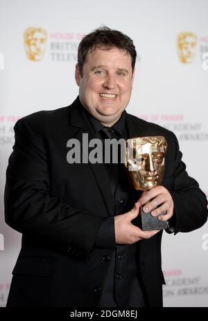 Peter Kay avec le prix de la meilleure comédie écrite pour Peter Kay's car Share dans la salle de presse The House of Fraser BAFTA TV Awards 2016 au Royal Festival Hall, Southbank, Londres. Banque D'Images