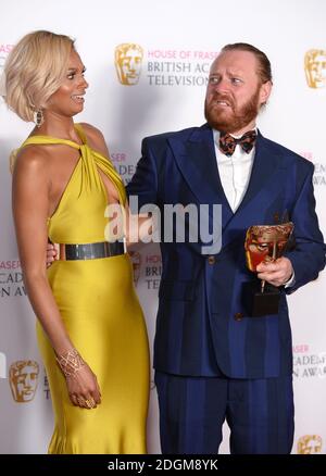 Alesha Dixon et Leigh Francis dans la salle de presse de la House of Fraser BAFTA TV Awards 2016, au Royal Festival Hall, Southbank, Londres. Banque D'Images