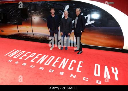 Liam Hemsworth, Roland Emmerich et Jeff Goldblum assistent au dévoilement officiel du jour de l'indépendance : train enroulé de résurgence, Euston Station, Londres. Le crédit photo doit être lu par Doug Peters/EMPICS Entertainment Banque D'Images