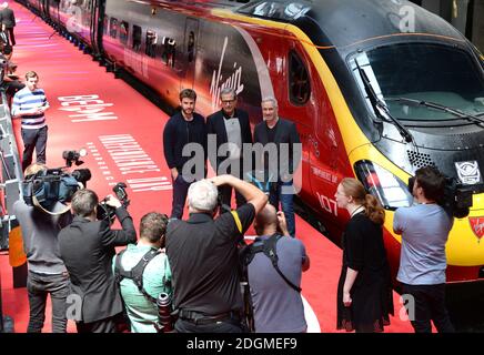 Liam Hemsworth, Roland Emmerich et Jeff Goldblum assistent au dévoilement officiel du jour de l'indépendance : train enroulé de résurgence, Euston Station, Londres. Le crédit photo doit être lu par Doug Peters/EMPICS Entertainment Banque D'Images