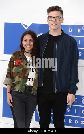 Alessia Cara arrive aux MTV Video Music Awards 2016, Madison Square Garden, New York City. Banque D'Images