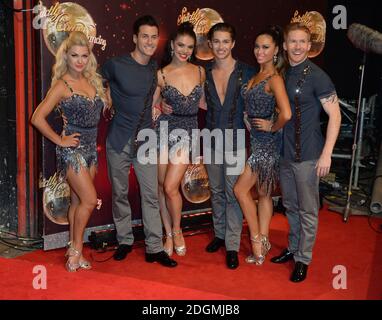 Oksana Platero, Gorka Marquez, Chloe Hewett, AJ Pritchard, Katya Jones et Neil Jones lors du lancement de Strictly Come Dancing 2016 aux studios Elstree à Hertfordshire. Date de la photo: Mardi 30 août 2016. Le crédit photo devrait se lire comme suit : Doug Peters/EMPICS Entertainment Banque D'Images