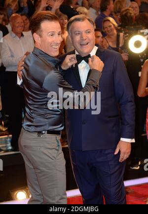 Anton du Beke et Ed Balls au lancement de Strictly Come Dancing 2016 aux studios Elstree à Hertfordshire. Date de la photo: Mardi 30 août 2016. Le crédit photo devrait se lire comme suit : Doug Peters/EMPICS Entertainment Banque D'Images