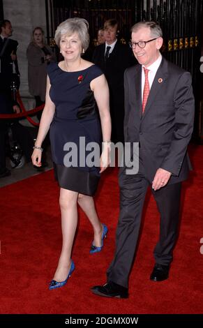 La première ministre Theresa May et le mari Philip John May assistent aux Pride of Britain Awards 2016, à Grosvenor House, Park Lane, Londres. Le crédit photo devrait se lire comme suit : Doug Peters/EMPICS Entertainment Banque D'Images