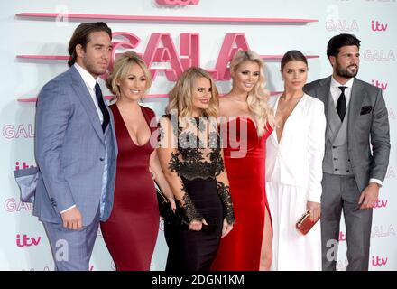 (De gauche à droite) Dan Edgar, Kate Wright, Danielle Armstrong, Chloe Sims, Chloe Lewis et James Lock assistent au Gala ITV au London Palladium, Londres. Le crédit photo devrait se lire comme suit : Doug Peters/EMPICS Entertainment Banque D'Images