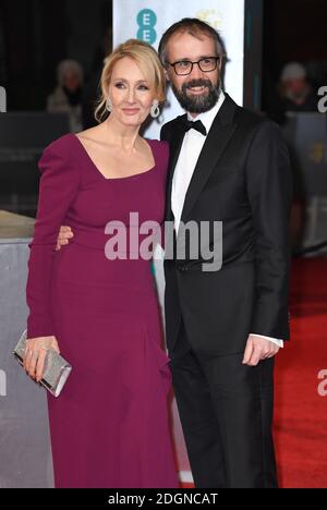 JK Rowling et Neil Murray assistent aux Prix du film de l'EE British Academy qui se tiennent au Royal Albert Hall, à Kensington Gore, à Kensington, à Londres. Date de la photo: Dimanche 12 février 2017. Le crédit photo devrait se lire comme suit : Doug Peters/ EMPICS Entertainment Banque D'Images