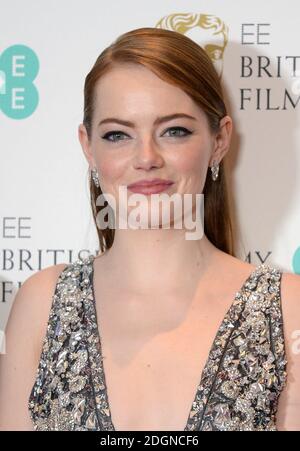 Emma Stone assiste aux Prix du film de l'EE British Academy qui se tiennent au Royal Albert Hall, Kensington Gore, Kensington, Londres. Date de la photo: Dimanche 12 février 2017. Le crédit photo devrait se lire comme suit : Doug Peters/ EMPICS Entertainment Banque D'Images