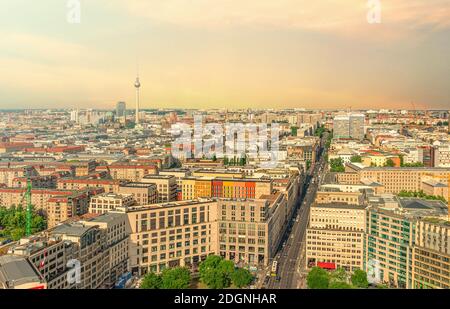 Vue sur Berlin et Leipziger Strasse depuis le point de vue panoramique sur Potsdamer Platz, Allemagne Banque D'Images
