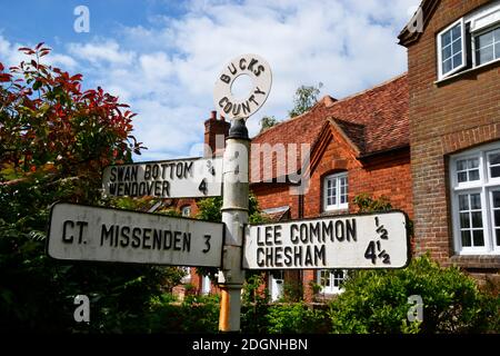 Panneau dans Lee Common, un village de Buckinghamshire, Angleterre, Royaume-Uni Banque D'Images