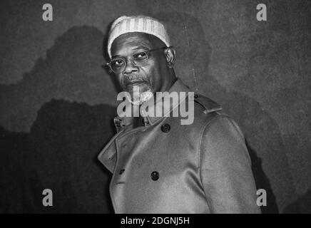Note aux éditeurs, recadrage alternatif, image convertie en noir et blanc. Samuel L. Jackson participant à la première européenne de Skull Island, tenue à Cineworld Empire Leicester Square, Londres. Date de la photo mardi 28 février 2017. Le crédit photo doit être lu par Doug Peters/EMPICS Entertainment. Banque D'Images