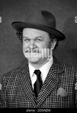 Note aux éditeurs, recadrage alternatif, image convertie en noir et blanc. John C. Reilly assiste à la première européenne de Skull Island, qui s'est tenue à Cineworld Empire Leicester Square, Londres. Date de la photo mardi 28 février 2017. Le crédit photo doit être lu par Doug Peters/EMPICS Entertainment. Banque D'Images