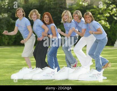 Jenny Agutter, Lucy Robinson, Zoe Lucker, Fearne Cotton, Caroline Feraday, Lucy Alexander à la course de Tesco pour la vie photo à Westmister, Londres. La seule race féminine est à l'aide de cancer Research UK. Pleine longueur, drôle. © Doug Peters@allaction.co.uk Banque D'Images