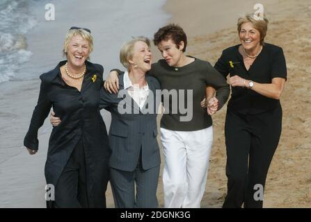 Julie Walter et Helen Mirren ainsi que Tricia Stewart et Angela Baker à Cannes pour promouvoir leur nouveau film Calender Girls. Trois quarts de longueur, drôle. © Doug Peters@allaction.co.uk Banque D'Images