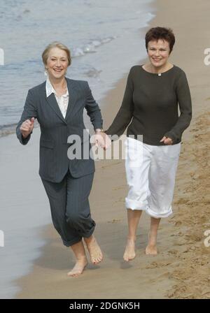 Julie Walter et Helen Mirren à Cannes pour promouvoir leur nouveau film Calender Girls. Pleine longueur, drôle. © Doug Peters@allaction.co.uk Banque D'Images