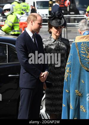 Le prince William, duc de Cambridge et Catherine, duchesse de Cambridge assistant à un service d'espoir à l'abbaye de Westminster à Londres à la suite de l'attaque terroriste sur le pont Westmisnter et le palais de Westminster. Le crédit photo devrait se lire comme suit : Doug Peters/ EMPICS Entertainment Banque D'Images