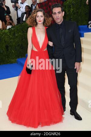 Rose Byrne et Bobby Cannavale participant au Metropolitan Museum of Art Costume Institute Gala 2017, à New York, États-Unis. Le crédit photo devrait se lire comme suit : Doug Peters/EMPICS Entertainment. Banque D'Images