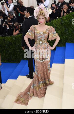 Haley Bennett participe au Metropolitan Museum of Art Costume Institute Averment Gala 2017, à New York, aux États-Unis. Le crédit photo devrait se lire comme suit : Doug Peters/EMPICS Entertainment. Banque D'Images
