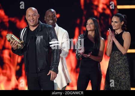 Les acteurs vin Diesel, Tirese Gibson, Michelle Rodriguez et Jordana Brewster acceptent le prix MTV Generation Award pour la franchise « The Fast and the Furious » lors des MTV Movie and TV Awards 2017, The Shrine Auditorium, Los Angeles. Le crédit photo devrait se lire comme suit : Doug Peters/EMPICS Entertainment. Banque D'Images