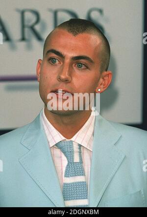 Paul Danan au British SOAP Awards 2001, qui s'est tenu au BBC Television Center de Londres. Demi-longueur. Banque D'Images