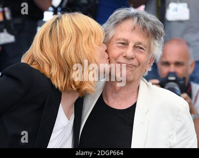 Emmanuelle Seigner et Roman Polanski participant à la photo « Based on a True Story », qui fait partie du 70e Festival de Cannes. Le crédit photo devrait se lire comme suit : Doug Peters/EMPICS Entertainment Banque D'Images