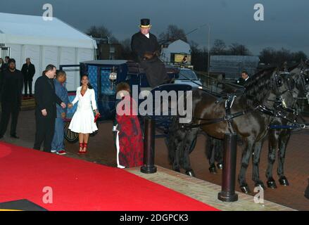 Alicia Keys arrive aux Brit Awards 2004. DOUG Peters/allactiondigital.com Banque D'Images