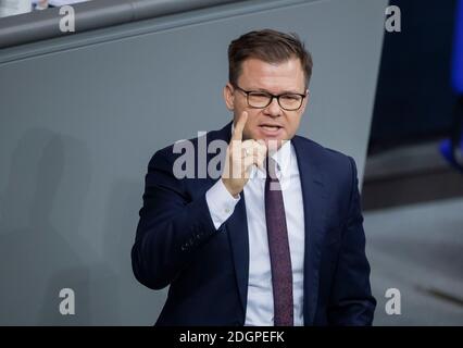 Berlin, Allemagne. 09e décembre 2020. Carsten Schneider (SPD), membre du Bundestag allemand, prend la parole au cours du débat général sur le budget fédéral au Bundestag. Credit: Christoph Soeder/dpa/Alay Live News Banque D'Images