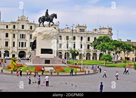 Monument à José de San Martín, statue équestre, Lima, Pérou Banque D'Images