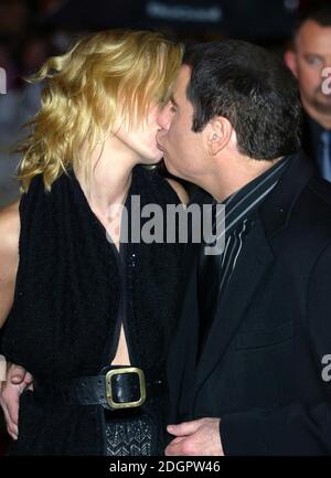 John Travolta et Uma Thurman arrivent à la première européenne de be Cool, The Empire, Leicester Square, Londres. Doug Peters/allactiondigital.com Banque D'Images