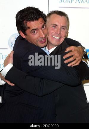 Les chefs Gary Rhodes et Jean Christophe Novelli au British SOAP Awards 2005, BBC Television Center, Londres. Doug Peters/allactiondigital.com Banque D'Images