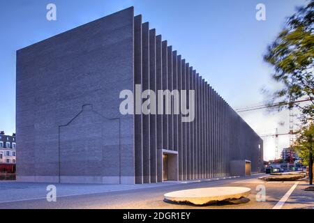 Inauguré en 2020, le Musée cantonal des Beaux-Arts de Lausanne, Suisse, est le premier bâtiment achevé sur la plate-forme 10, un nouvel espace culturel dans le c Banque D'Images