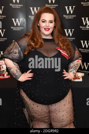 Plus Size Model Tess Holliday signe des copies de son nouveau livre, The not so subtil Art of Etre A Fat Girl at Waterstones, Londres Banque D'Images