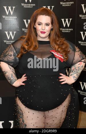 Plus Size Model Tess Holliday signe des copies de son nouveau livre, The not so subtil Art of Etre A Fat Girl at Waterstones, Londres Banque D'Images