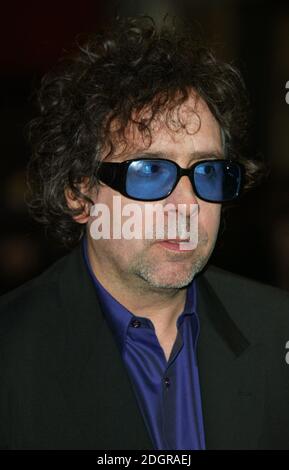 Tim Burton arrive à la première britannique du cadavre de Tim Burton, Leicester Square, Londres. Doug Peters/allactiondigital.com Banque D'Images