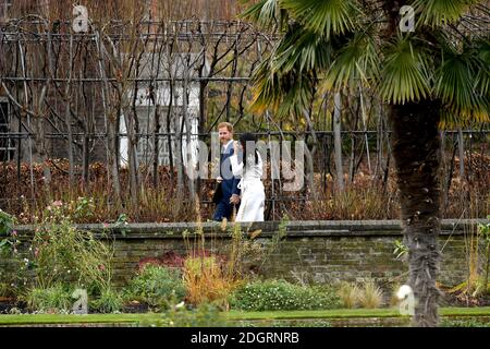 Le Prince Harry et Meghan Markle à un photocall pour annoncer leur engagement au Palais de Kensington, Londres. Le crédit photo devrait se lire comme suit : Doug Peters/EMPICS Entertainment Banque D'Images