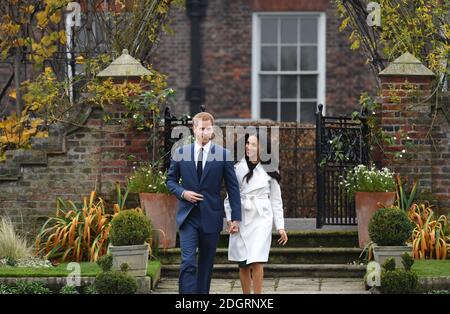 Le Prince Harry et Meghan Markle à un photocall pour annoncer leur engagement au Palais de Kensington, Londres. Le crédit photo devrait se lire comme suit : Doug Peters/EMPICS Entertainment Banque D'Images