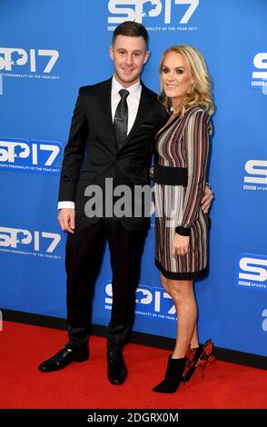 Jonathan Rea et Tatiana Weston lors de l'arrivée du tapis rouge pour BBC Sports Personality of the Year 2017 à la Liverpool Echo Arena. Banque D'Images