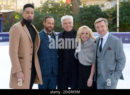 (De gauche à droite) Ashley Banjo, Jason Gardiner, Phillip Schofield, Jayne Torvill et Christopher Dean assistent au Dancing on Ice Photocall qui a eu lieu au Natural History Museum de Londres. Le crédit photo devrait se lire comme suit : Doug Peters/EMPICS Entertainment Banque D'Images