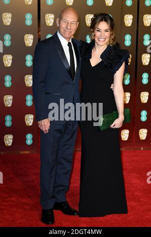 Sir Patrick Stewart et son épouse Sunny assistent aux prix de l'EE British Academy of film (BAFTA) au Royal Albert Hall, Londres Banque D'Images