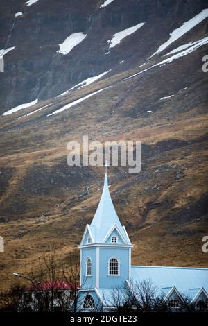 Église bleue de Seydisfjardarkirkja à Seydisfjordur en Islande Banque D'Images