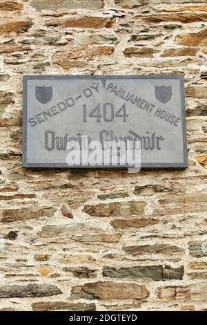 Plaque à l'extérieur de la Maison du Parlement Owain Glyndwr, Machynlleth, Powys, pays de Galles, Royaume-Uni Banque D'Images