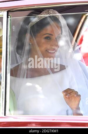 Meghan Markle se déplace en voiture avec sa mère, Mme Doria Ragland, le long de la longue promenade, avant son mariage avec le prince Harry à la chapelle Saint-Georges au château de Windsor. Le crédit photo devrait se lire comme suit : Doug Peters/EMPICS Banque D'Images