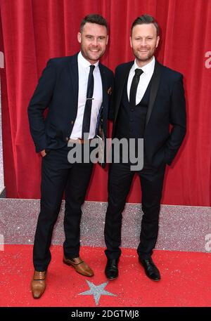 Danny Miller (à gauche) et Daniel Jillings assistent aux British SOAP Awards 2018 qui se tiennent au Hackney Empire, Londres. Crédit photo devrait lire: Doug Peters EMPICS Entertainment Banque D'Images