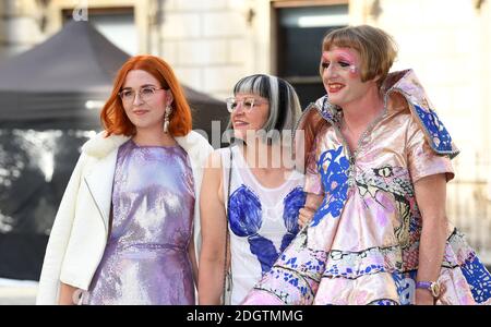 Florence Perry, Philippa Perry et Grayson Perry participant à la Royal Academy of Arts Summer Exhibition Party, qui s'est tenue à Burlington House à Londres. Le crédit photo devrait se lire comme suit : Doug Peters/EMPICS Banque D'Images