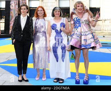 Florence Perry, Philippa Perry et Grayson Perry participant à la Royal Academy of Arts Summer Exhibition Party, qui s'est tenue à Burlington House à Londres. Le crédit photo devrait se lire comme suit : Doug Peters/EMPICS Banque D'Images